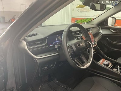2023 Jeep Grand Cherokee Laredo 4x4