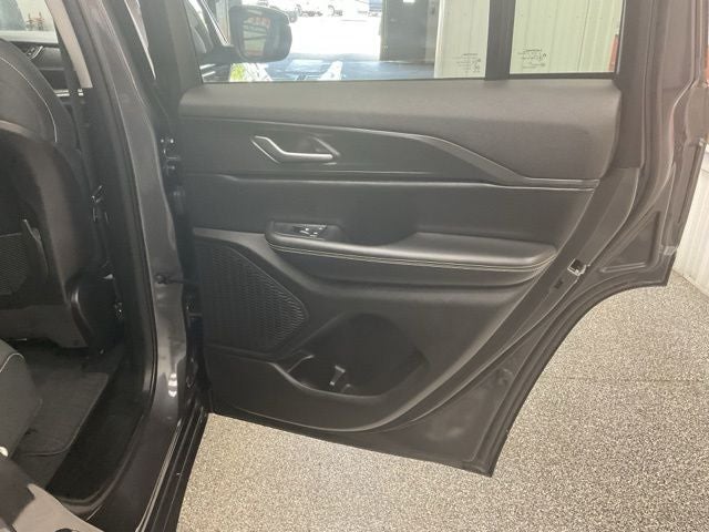 2023 Jeep Grand Cherokee Laredo 4x4