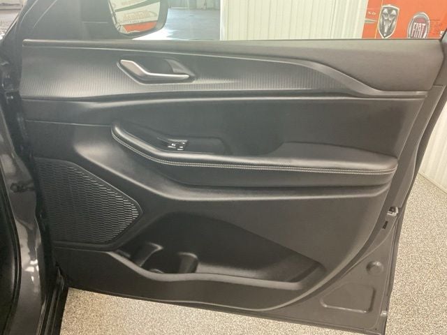 2023 Jeep Grand Cherokee Laredo 4x4