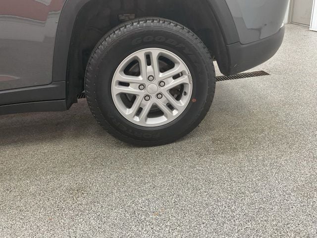 2023 Jeep Grand Cherokee Laredo 4x4