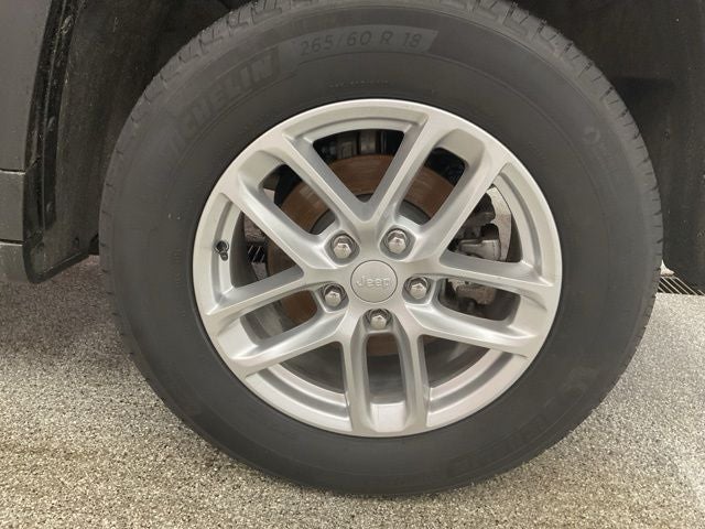 2025 Jeep Grand Cherokee Laredo X 4x4