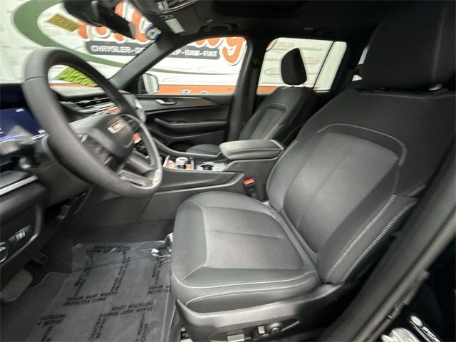 2025 Jeep Grand Cherokee Laredo X 4x4