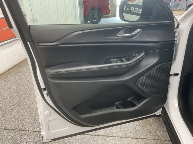 2025 Jeep Grand Cherokee Laredo X 4x4