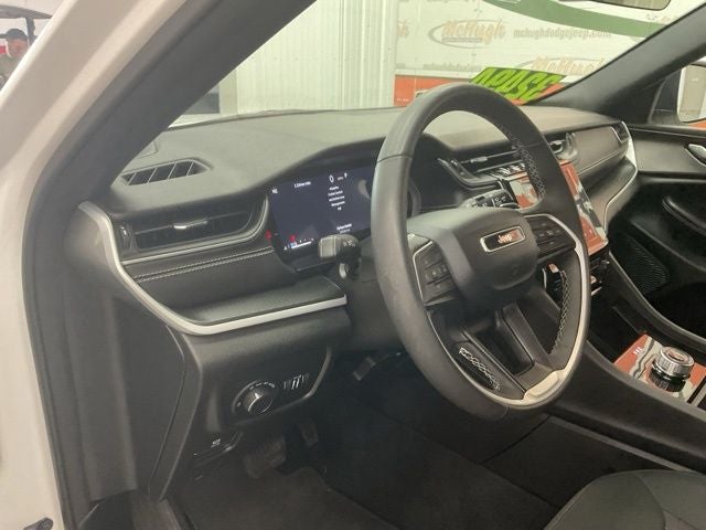 2025 Jeep Grand Cherokee Laredo X 4x4
