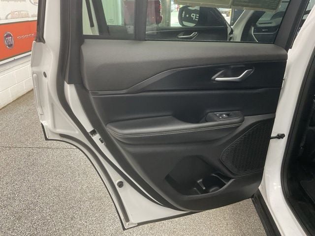 2025 Jeep Grand Cherokee Laredo X 4x4