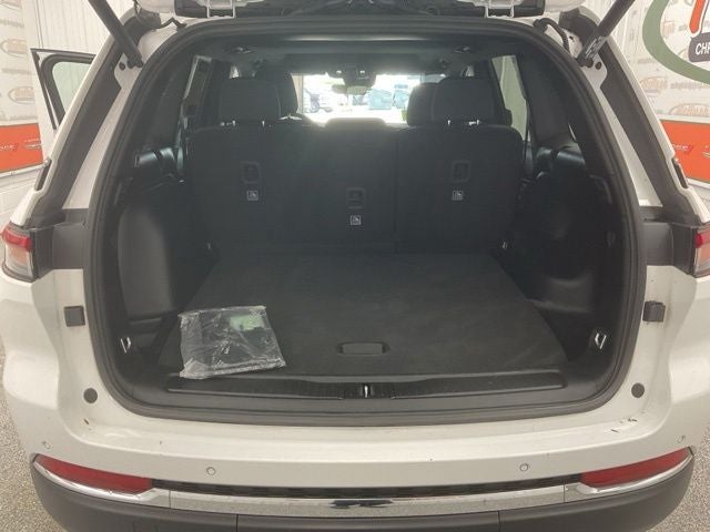 2025 Jeep Grand Cherokee Laredo X 4x4