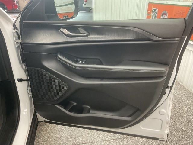 2025 Jeep Grand Cherokee Laredo X 4x4