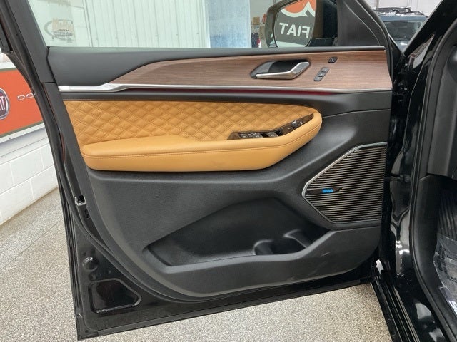 2025 Jeep Grand Cherokee Summit 4x4