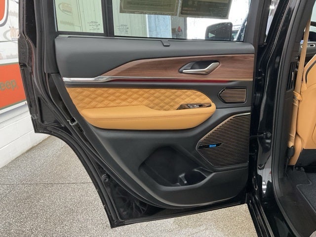 2025 Jeep Grand Cherokee Summit 4x4