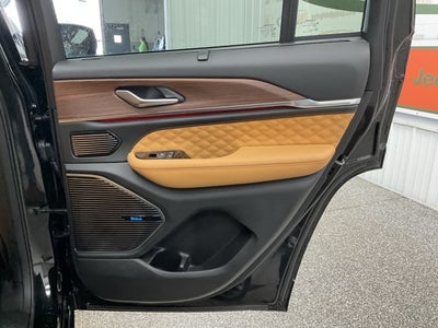 2025 Jeep Grand Cherokee Summit 4x4