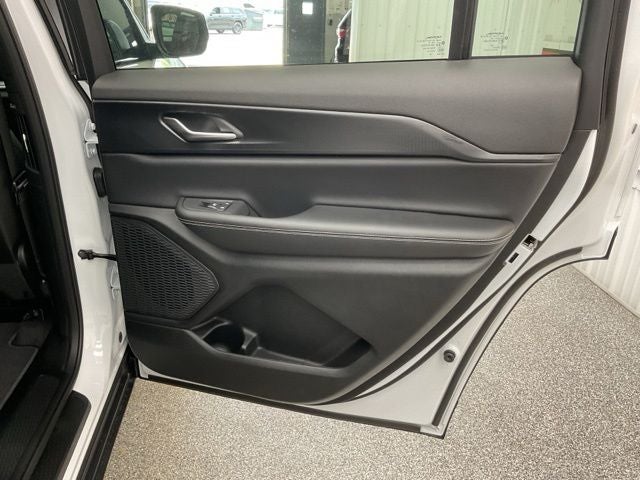 2026 Jeep Grand Cherokee GRAND CHEROKEE L LAREDO X 4X4