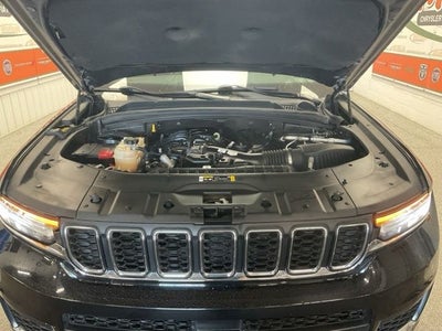 2022 Jeep Grand Cherokee L Laredo 4x4