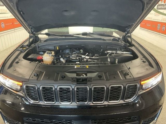 2022 Jeep Grand Cherokee L Laredo 4x4