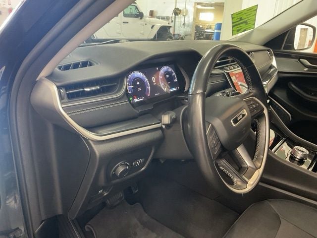 2022 Jeep Grand Cherokee L Laredo 4x4