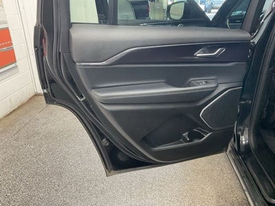 2022 Jeep Grand Cherokee L Laredo 4x4