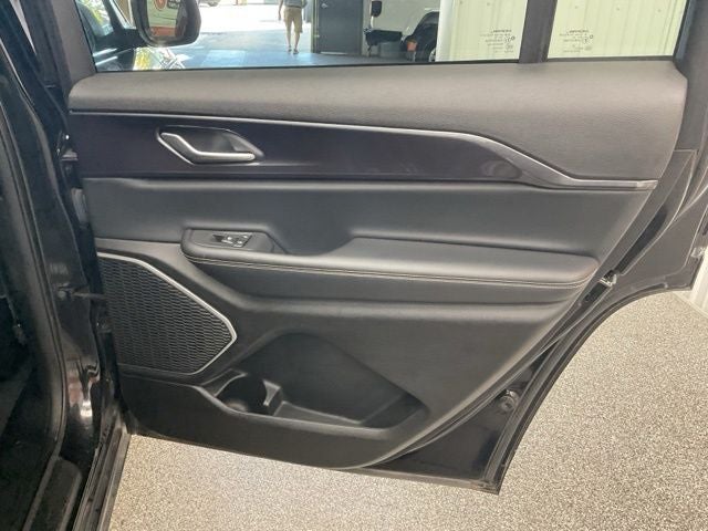 2022 Jeep Grand Cherokee L Laredo 4x4