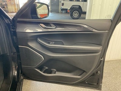 2022 Jeep Grand Cherokee L Laredo 4x4