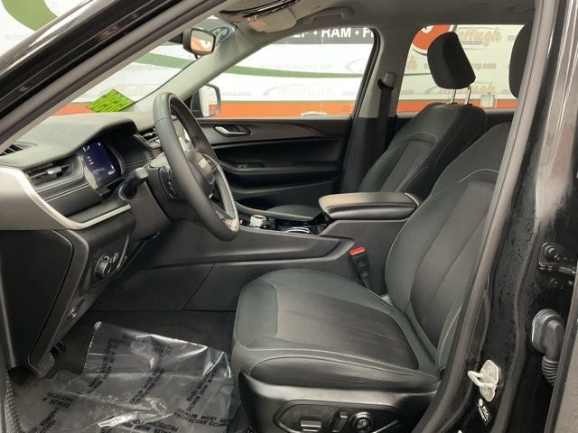 2023 Jeep Grand Cherokee L Laredo 4x4