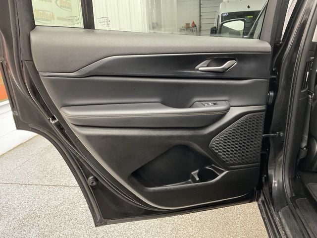 2023 Jeep Grand Cherokee L Laredo 4x4