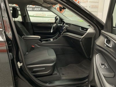 2023 Jeep Grand Cherokee L Laredo 4x4