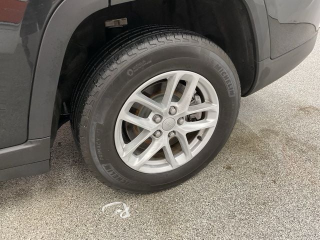 2023 Jeep Grand Cherokee L Laredo 4x4