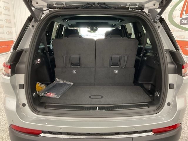 2026 Jeep Grand Cherokee GRAND CHEROKEE L LAREDO X 4X4