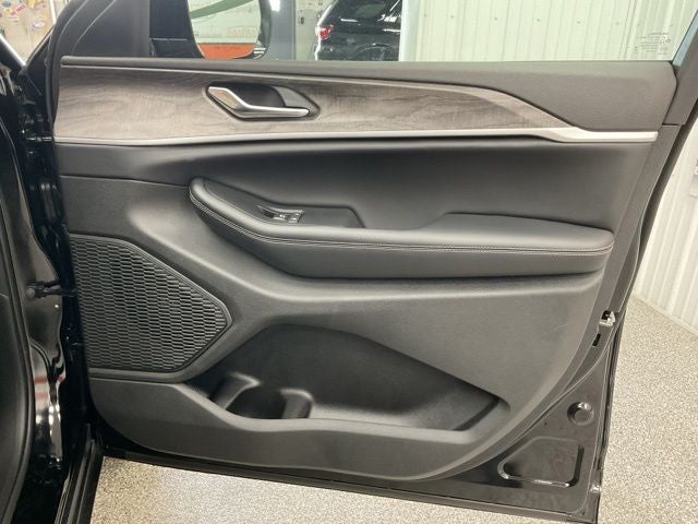 2026 Jeep Grand Cherokee GRAND CHEROKEE L LAREDO ALTITUDE 4X4