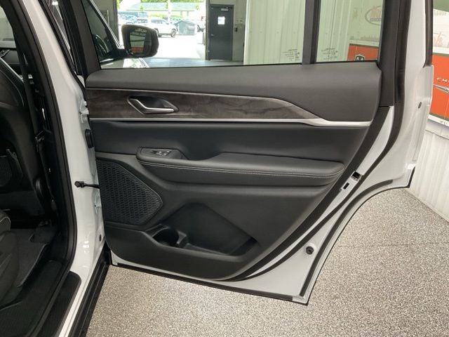 2026 Jeep Grand Cherokee GRAND CHEROKEE L LAREDO ALTITUDE 4X4