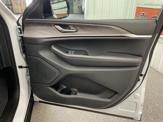 2026 Jeep Grand Cherokee GRAND CHEROKEE L LAREDO ALTITUDE 4X4