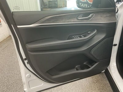 2026 Jeep Grand Cherokee GRAND CHEROKEE L LAREDO ALTITUDE 4X4