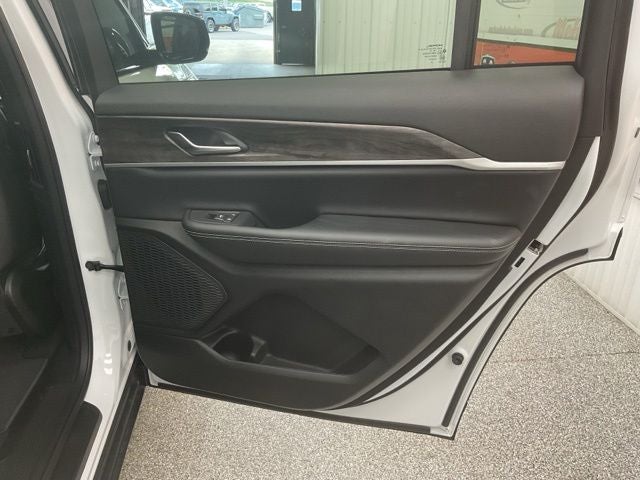 2026 Jeep Grand Cherokee GRAND CHEROKEE L LAREDO ALTITUDE 4X4