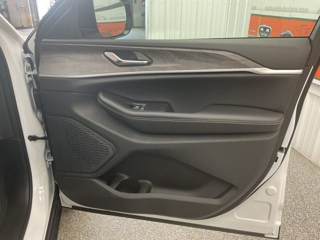 2026 Jeep Grand Cherokee GRAND CHEROKEE L LAREDO ALTITUDE 4X4