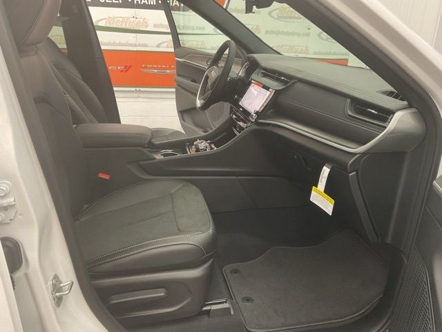2026 Jeep Grand Cherokee GRAND CHEROKEE L LAREDO ALTITUDE 4X4