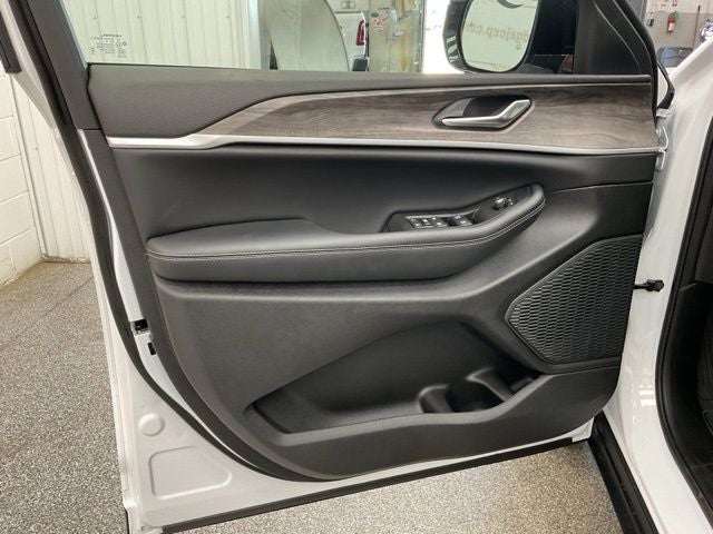 2026 Jeep Grand Cherokee GRAND CHEROKEE L LAREDO ALTITUDE 4X4