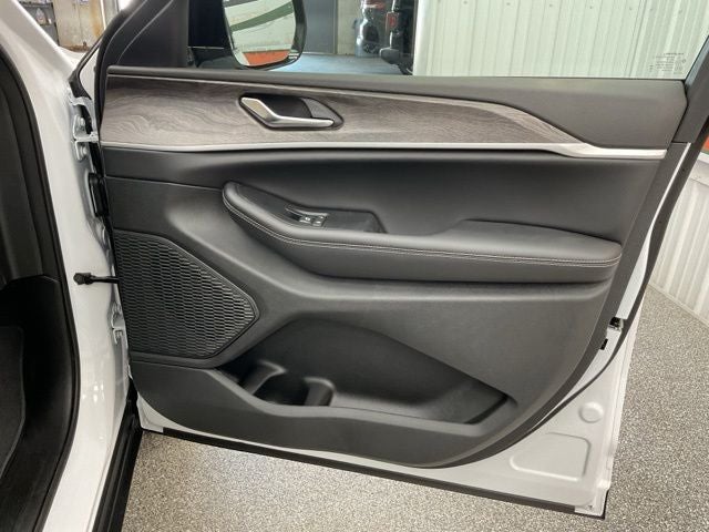2026 Jeep Grand Cherokee GRAND CHEROKEE L LAREDO ALTITUDE 4X4
