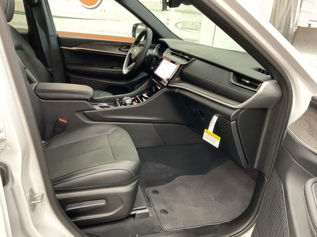 2026 Jeep Grand Cherokee GRAND CHEROKEE L LAREDO ALTITUDE 4X4