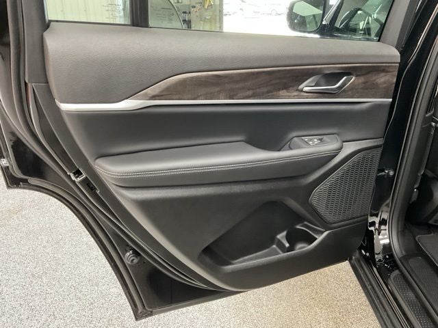 2026 Jeep Grand Cherokee GRAND CHEROKEE L LAREDO ALTITUDE 4X4