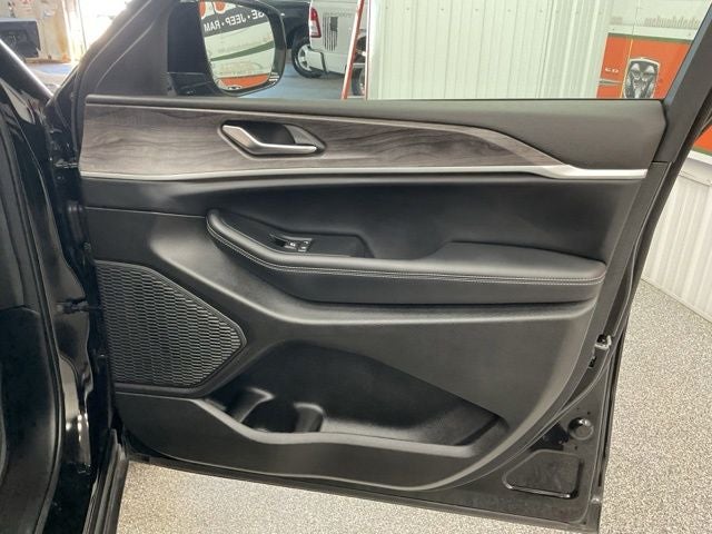 2025 Jeep Grand Cherokee L Limited 4x4