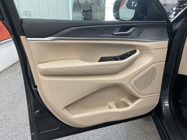 2025 Jeep Grand Cherokee L Limited 4x4