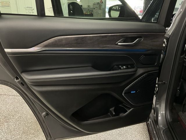 2022 Jeep Grand Cherokee L Overland 4x4