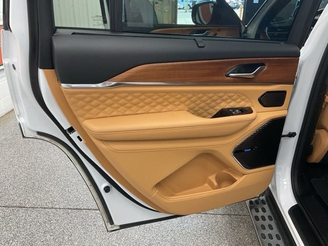 2025 Jeep Grand Cherokee L Summit Reserve 4x4