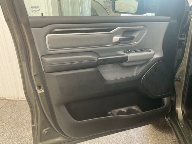 2020 RAM 1500 Big Horn Crew Cab 4x4 5'7' Box