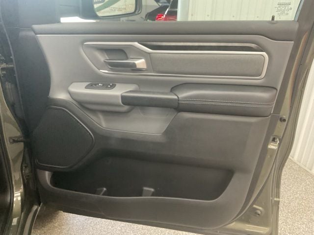 2020 RAM 1500 Big Horn Crew Cab 4x4 5'7' Box