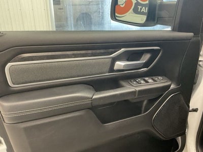 2022 RAM 1500 Big Horn Crew Cab 4x4 5'7' Box