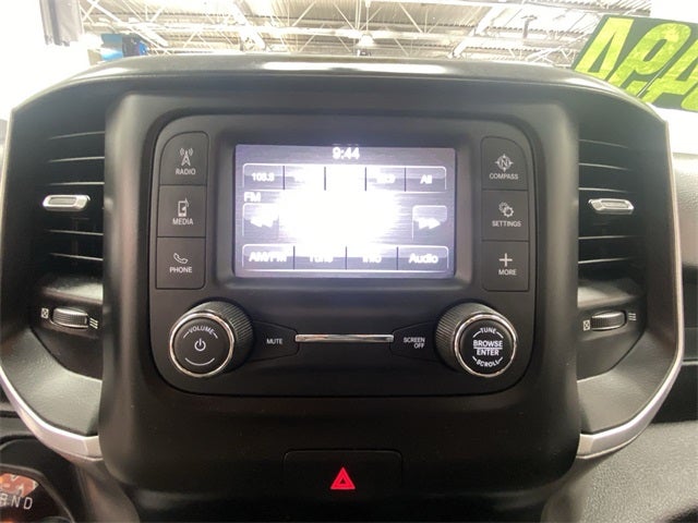 2020 RAM 1500 Big Horn Crew Cab 4x4 5'7' Box