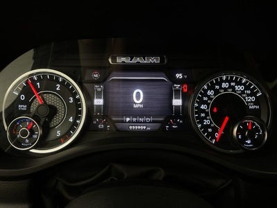 2022 RAM 1500 Laramie Crew Cab 4x4 5'7' Box
