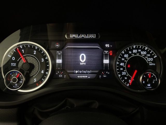 2022 RAM 1500 Laramie Crew Cab 4x4 5'7' Box