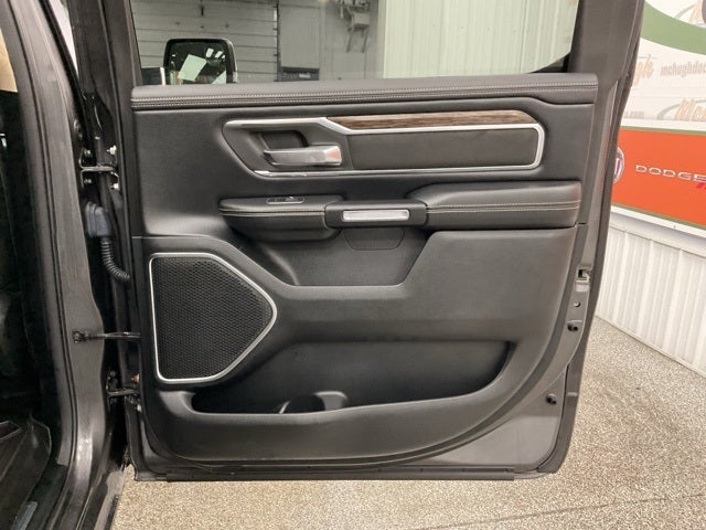 2019 RAM 1500 Laramie Crew Cab 4x4 5'7' Box