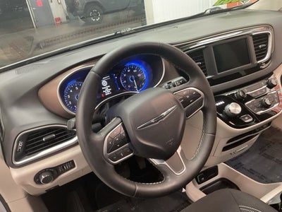 2022 Chrysler Voyager LX