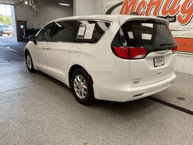 2022 Chrysler Voyager LX
